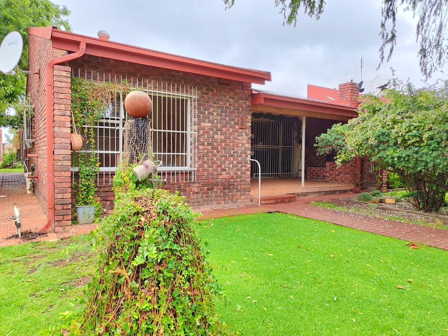 2 Bedroom Property for Sale in Roosheuwel North West